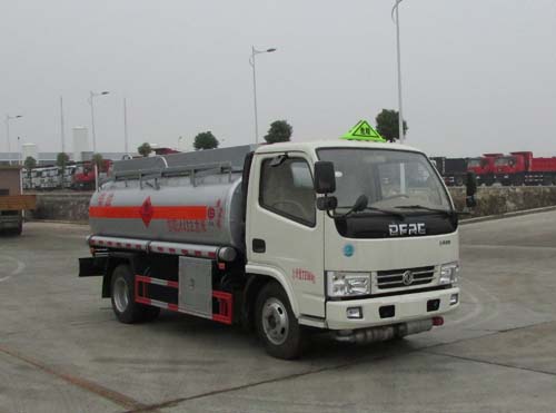 4噸東風(fēng)多利卡加油車 4噸東風(fēng)多利卡加油車