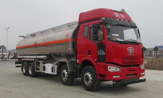 23噸320馬力解放J6鋁合金油罐車(chē)圖片 23噸320馬力解放J6鋁合金油罐車(chē)圖片