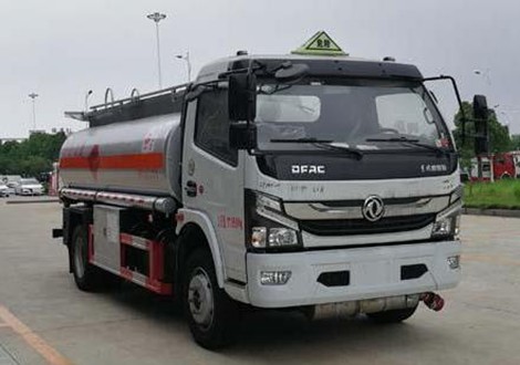 國(guó)六東風(fēng)福瑞卡8噸加油車(chē)圖片 國(guó)六東風(fēng)福瑞卡8噸加油車(chē)圖片