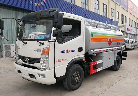 時(shí)風(fēng)風(fēng)弛5噸加油車(chē)圖片 時(shí)風(fēng)風(fēng)弛5噸加油車(chē)圖片