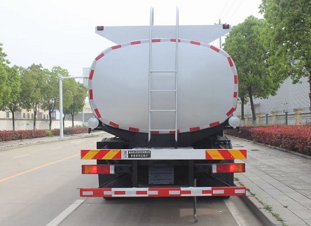 國(guó)六東風(fēng)天錦小三軸普通液體運(yùn)輸車(chē)圖片 國(guó)六東風(fēng)天錦小三軸普通液體運(yùn)輸車(chē)圖片
