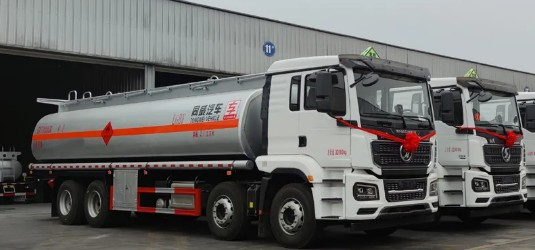 國(guó)六陜汽德龍M3000S前四后八油罐車批量發(fā)車圖片 國(guó)六陜汽德龍M3000S前四后八油罐車批量發(fā)車圖片