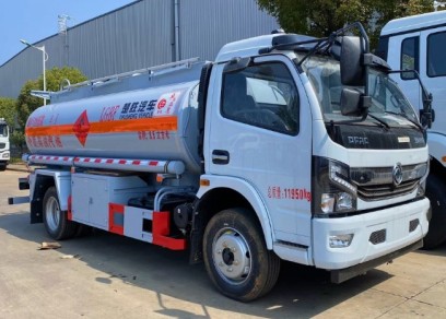 國(guó)六東風(fēng)8噸油罐車 國(guó)六東風(fēng)8噸油罐車