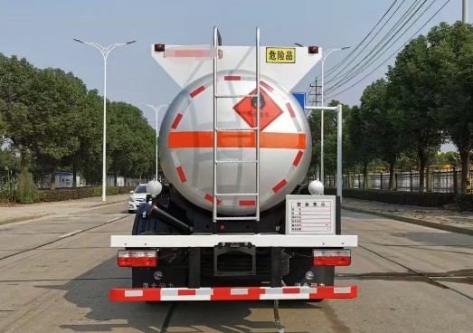 東風(fēng)大多利卡8.1方易燃液體罐式運(yùn)輸車_潤(rùn)知星牌SCS5120GRYEQ6型易燃液體罐式運(yùn)輸車 東風(fēng)大多利卡8.1方易燃液體罐式運(yùn)輸車_潤(rùn)知星牌SCS5120GRYEQ6型易燃液體罐式運(yùn)輸車