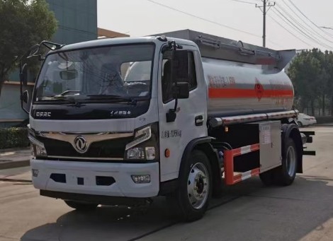 東風(fēng)大多利卡8.1方易燃液體罐式運(yùn)輸車_潤(rùn)知星牌SCS5120GRYEQ6型易燃液體罐式運(yùn)輸車 東風(fēng)大多利卡8.1方易燃液體罐式運(yùn)輸車_潤(rùn)知星牌SCS5120GRYEQ6型易燃液體罐式運(yùn)輸車